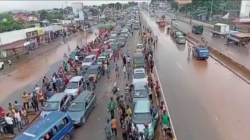 Taifa Floods Cut Off Accra-Amasaman-Nsawam Road, Stranding Dozens of Commuters