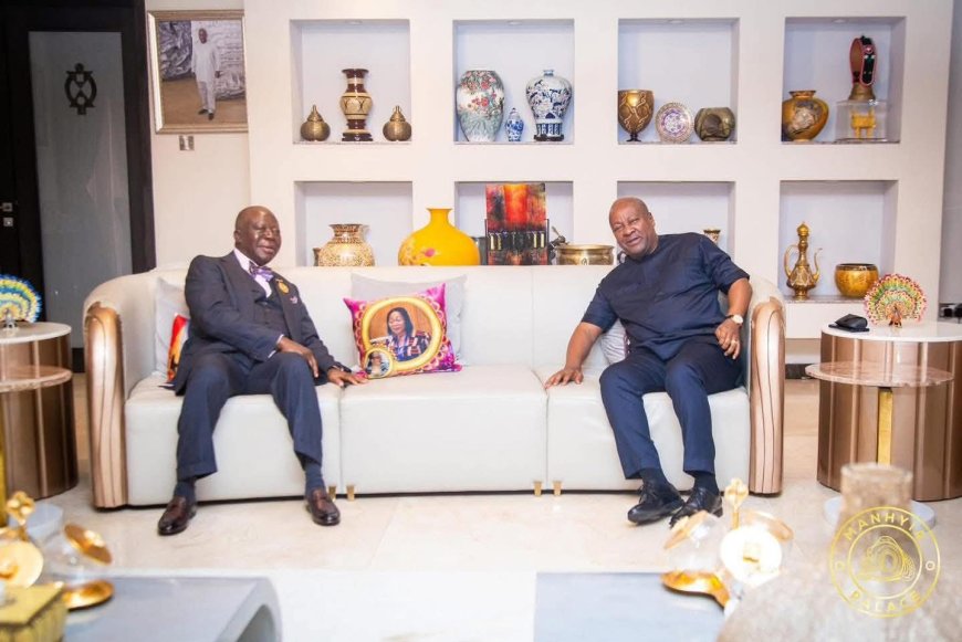 Otumfuo Osei Tutu II Pays Courtesy Visit to President Mahama After Son’s Graduation