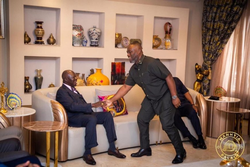 Otumfuo Osei Tutu II Pays Courtesy Visit to President Mahama After Son’s Graduation