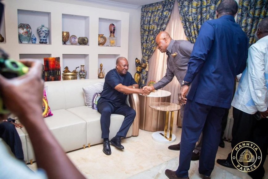 Otumfuo Osei Tutu II Pays Courtesy Visit to President Mahama After Son’s Graduation