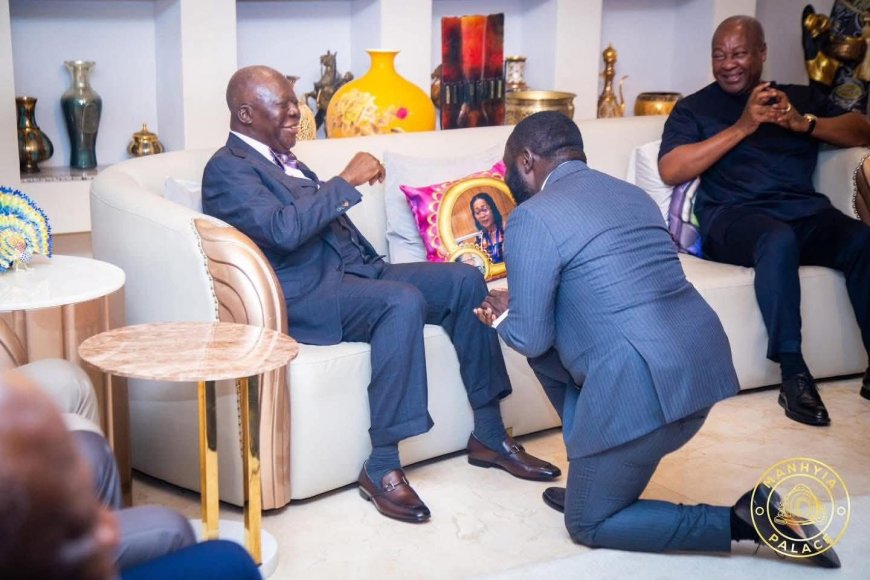 Otumfuo Osei Tutu II Pays Courtesy Visit to President Mahama After Son’s Graduation